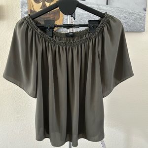 Beautiful top, perfect for summer, can be worn on or off shoulders